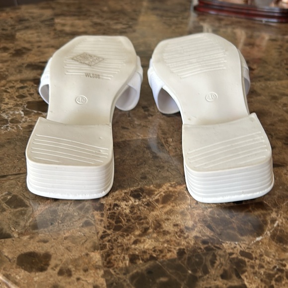 Abloom - Picture 7 of 10